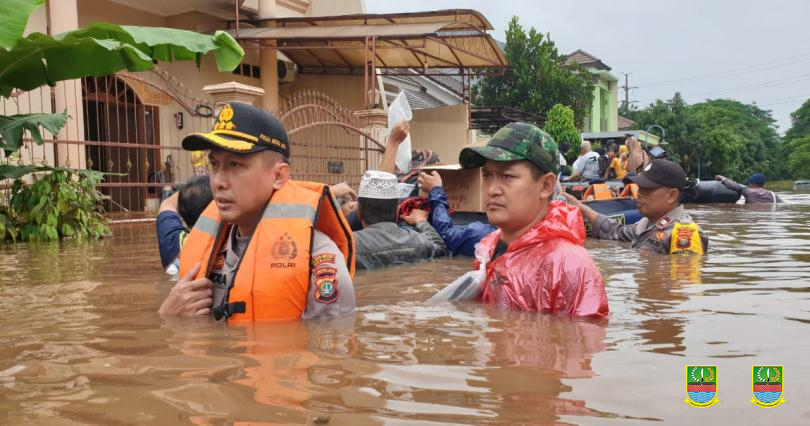 59kapolres banjir.jpg